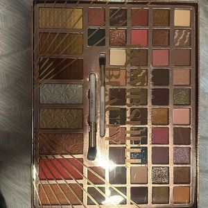 Paris Hilton Bombshell Beauty Eyeshadow Palette